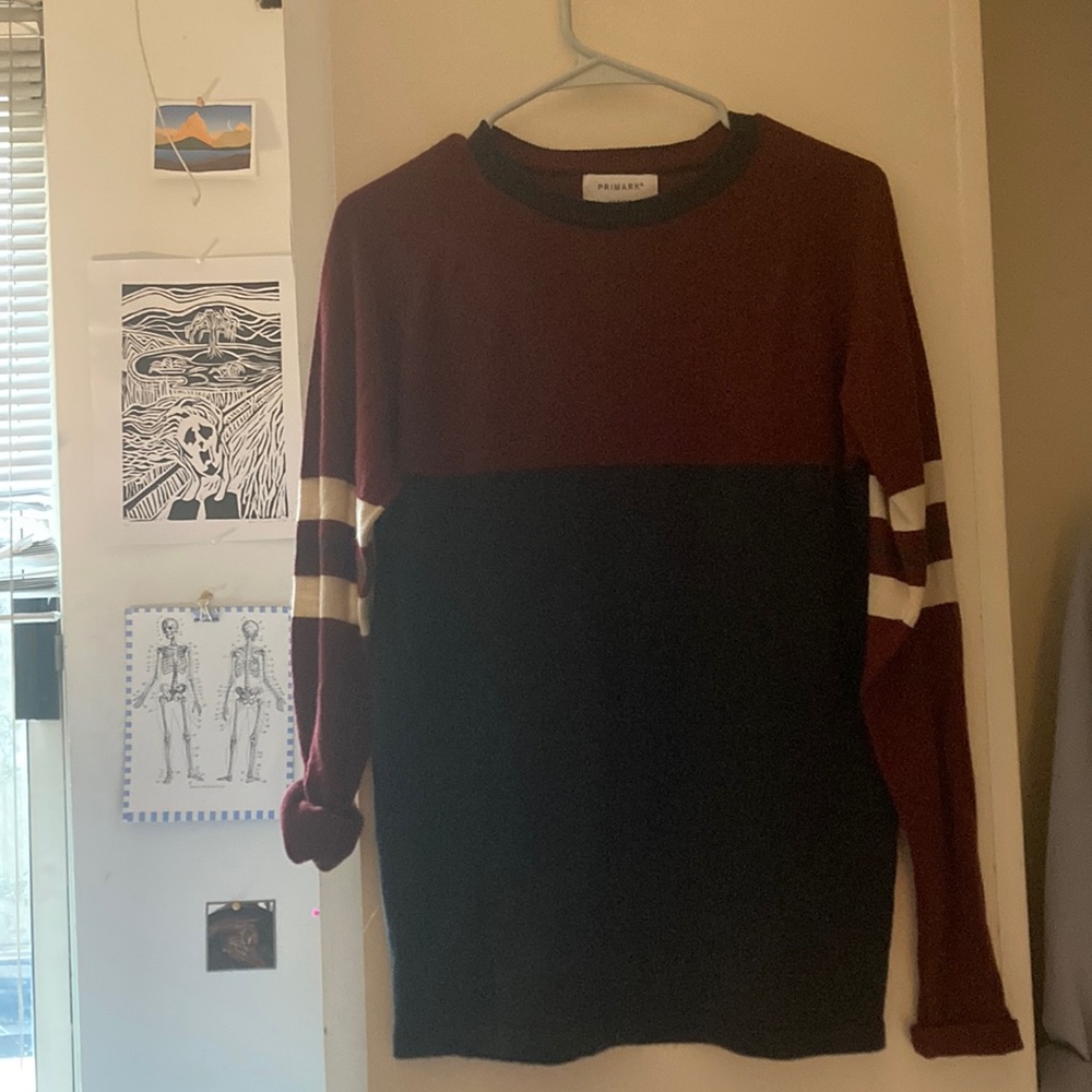 Navy/maroon sweater